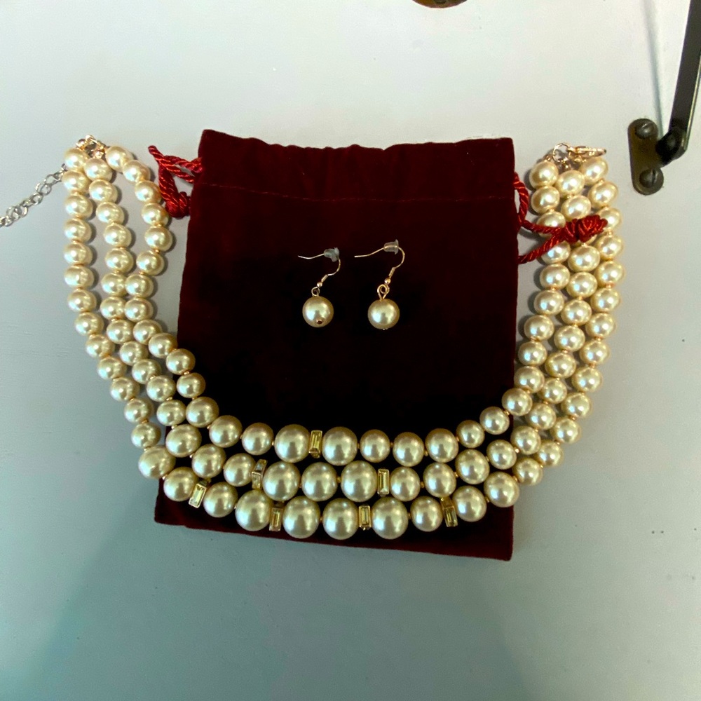 Pearl Earring & Necklace Set